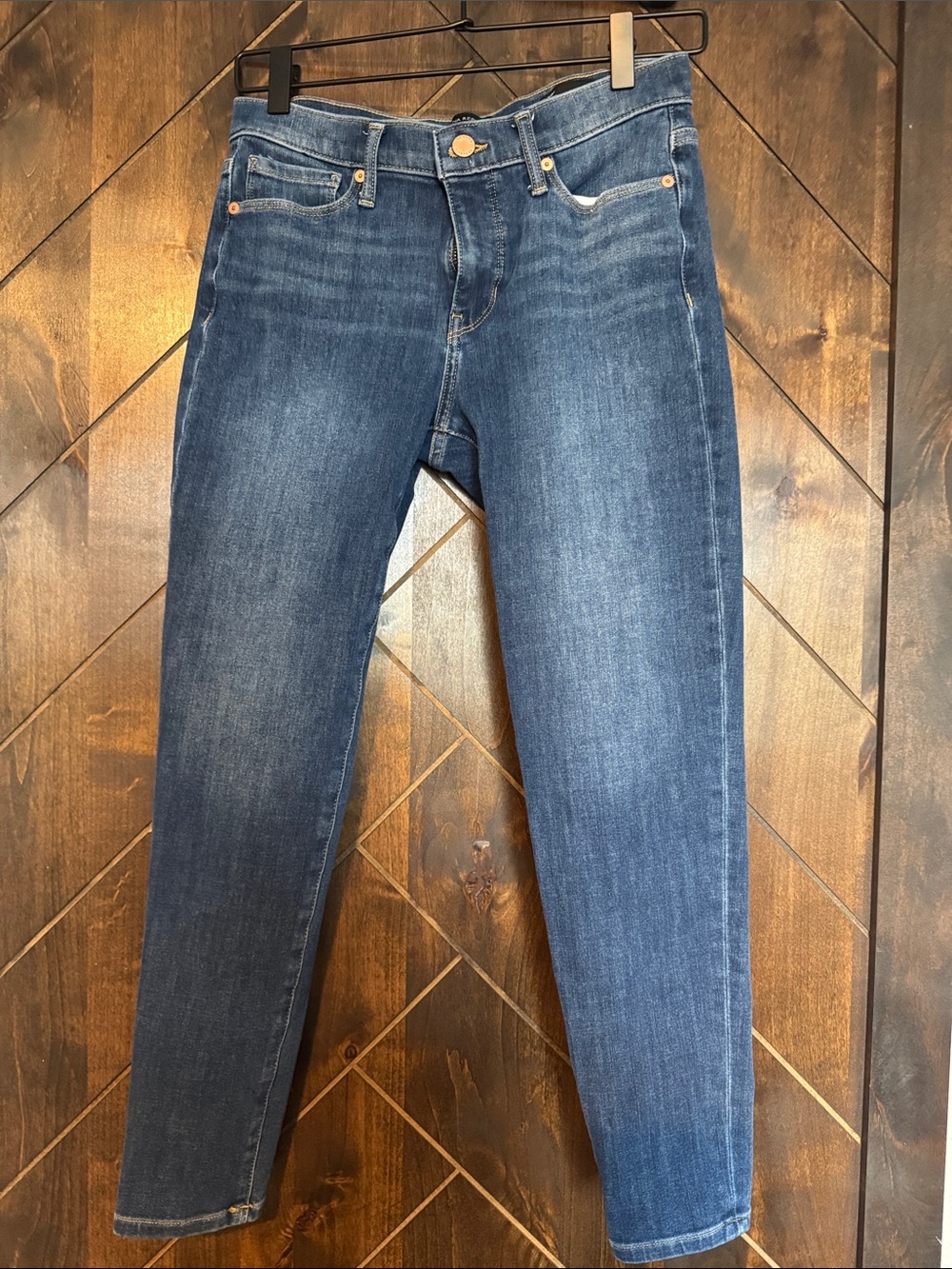 Banana Republic Women's Skinny Jeans in Medium Blue Wash